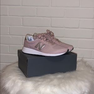 BRAND NEW light pink and gold sneakers New Balance